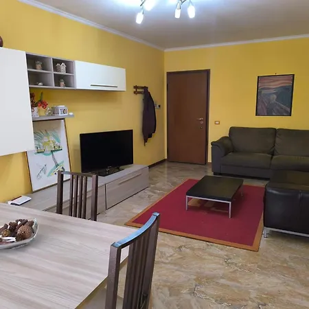 Appartamento Domus Laurentina - Vicinanze Cecchignola E Metropolitana *